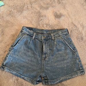 Woman’s American Eagle mom jean shorts. Size 4